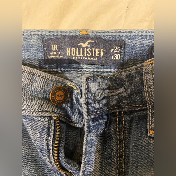 Hollister High-Rise Super Skinny Jeans - Picture 2 of 4